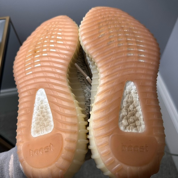 adidas Yeezy Boost 350 V2 | Citrin (Non-Reflective) - Picture 9 of 9